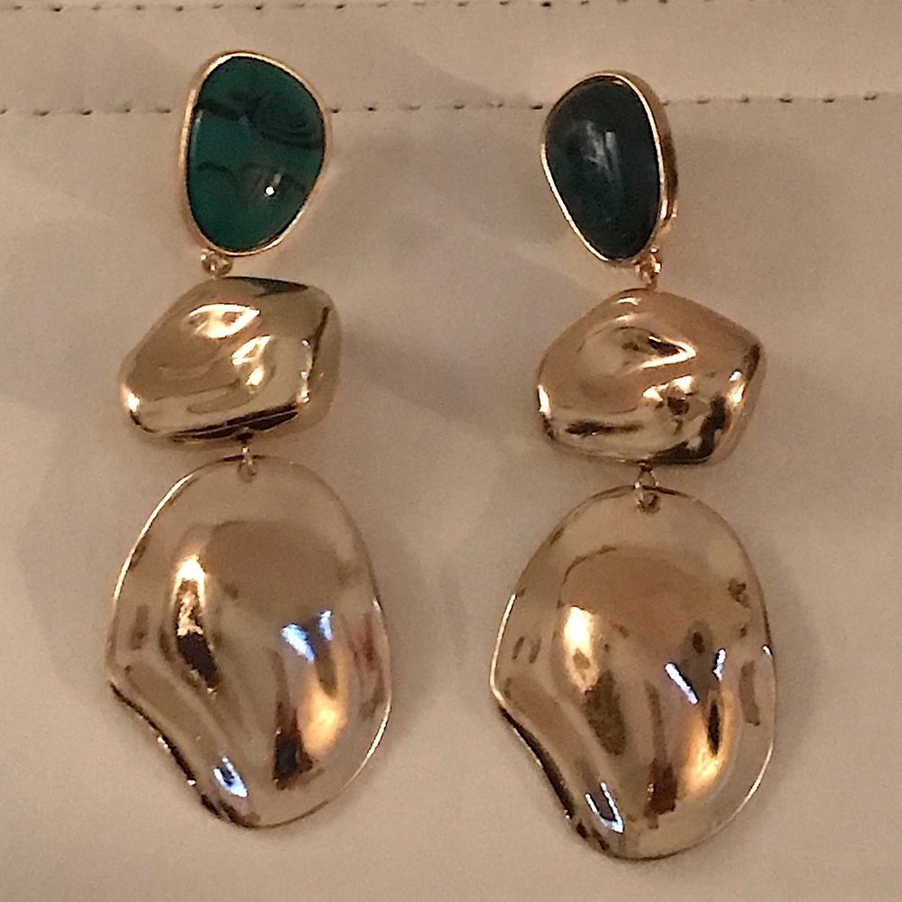 NWOT-Marley Gold Drop pierced chandelier earrings, 3.5 “ length. Chic! Beautiful